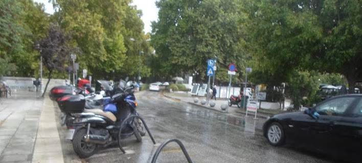 Καταιγίδα και δυνατός αέρας «σάρωσαν» τα Τρίκαλα (βίντεο)